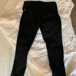 Fabletics 7/8 Capri Salar legging